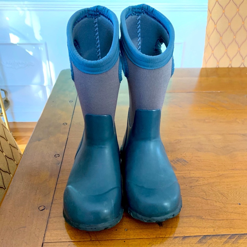 Toddler size 10 bogs